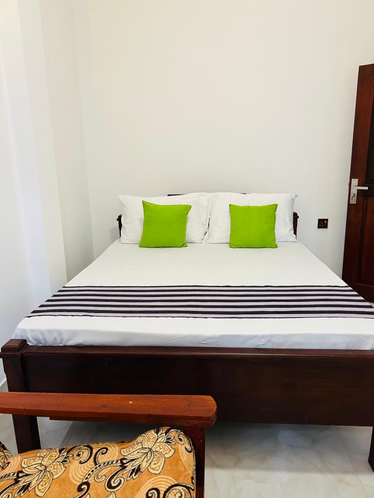 Shadow Surf Bay Hotel Тангале Екстериор снимка