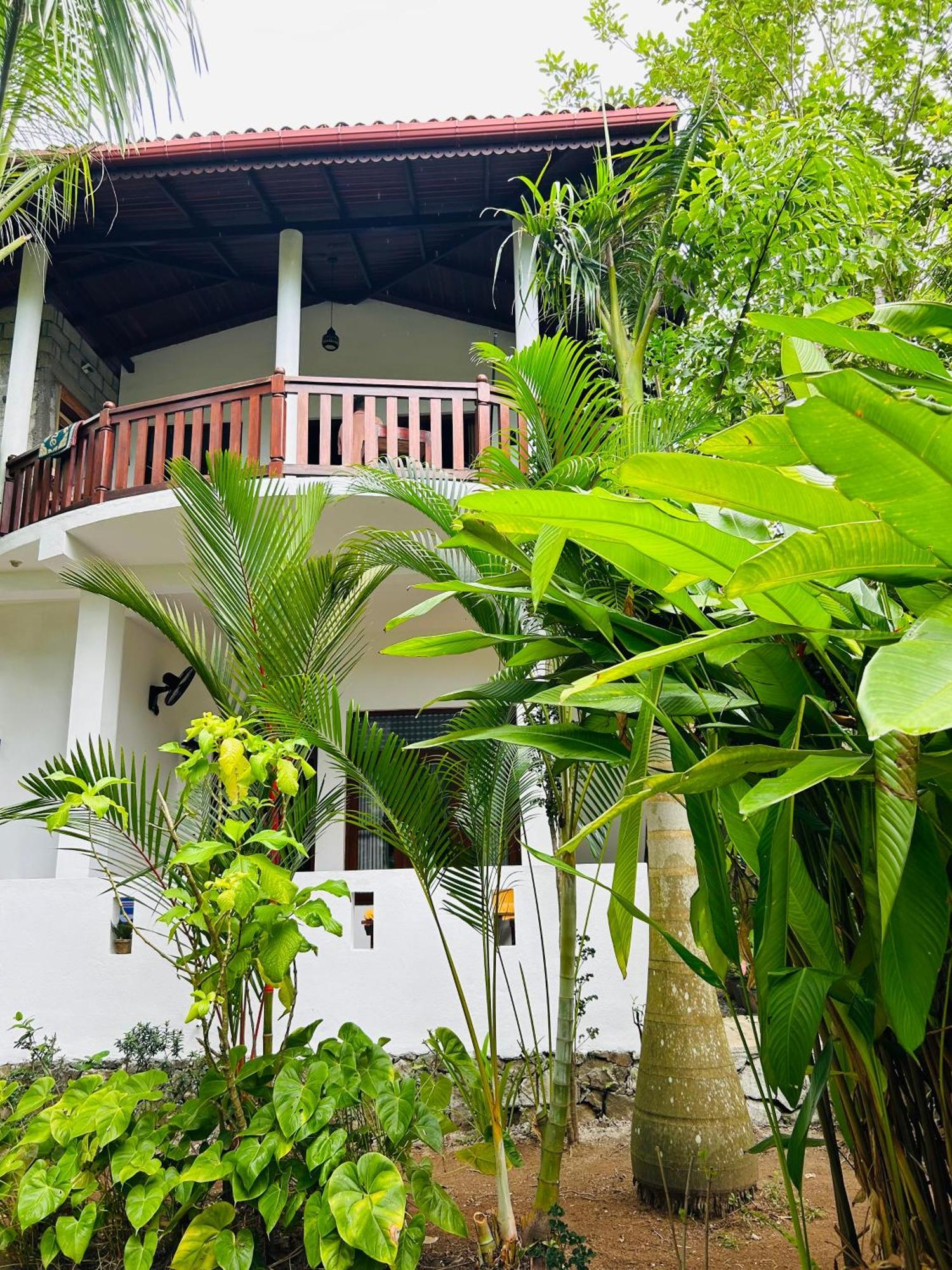 Shadow Surf Bay Hotel Тангале Екстериор снимка