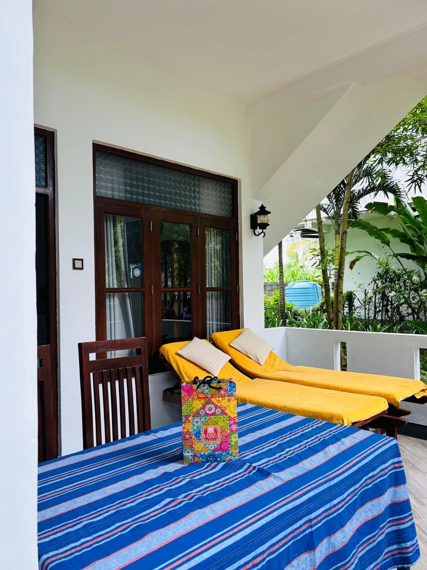 Shadow Surf Bay Hotel Тангале Екстериор снимка