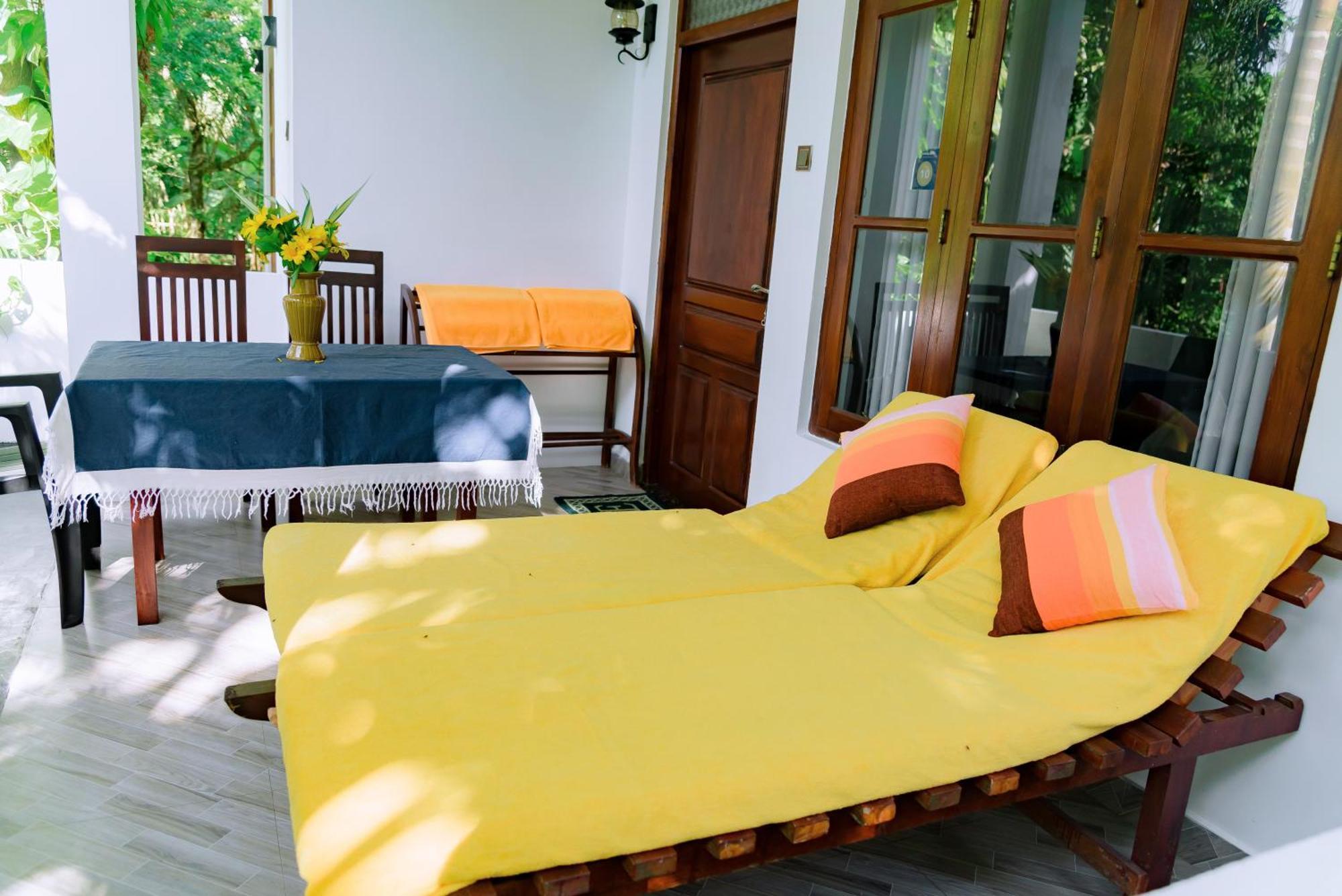 Shadow Surf Bay Hotel Тангале Екстериор снимка